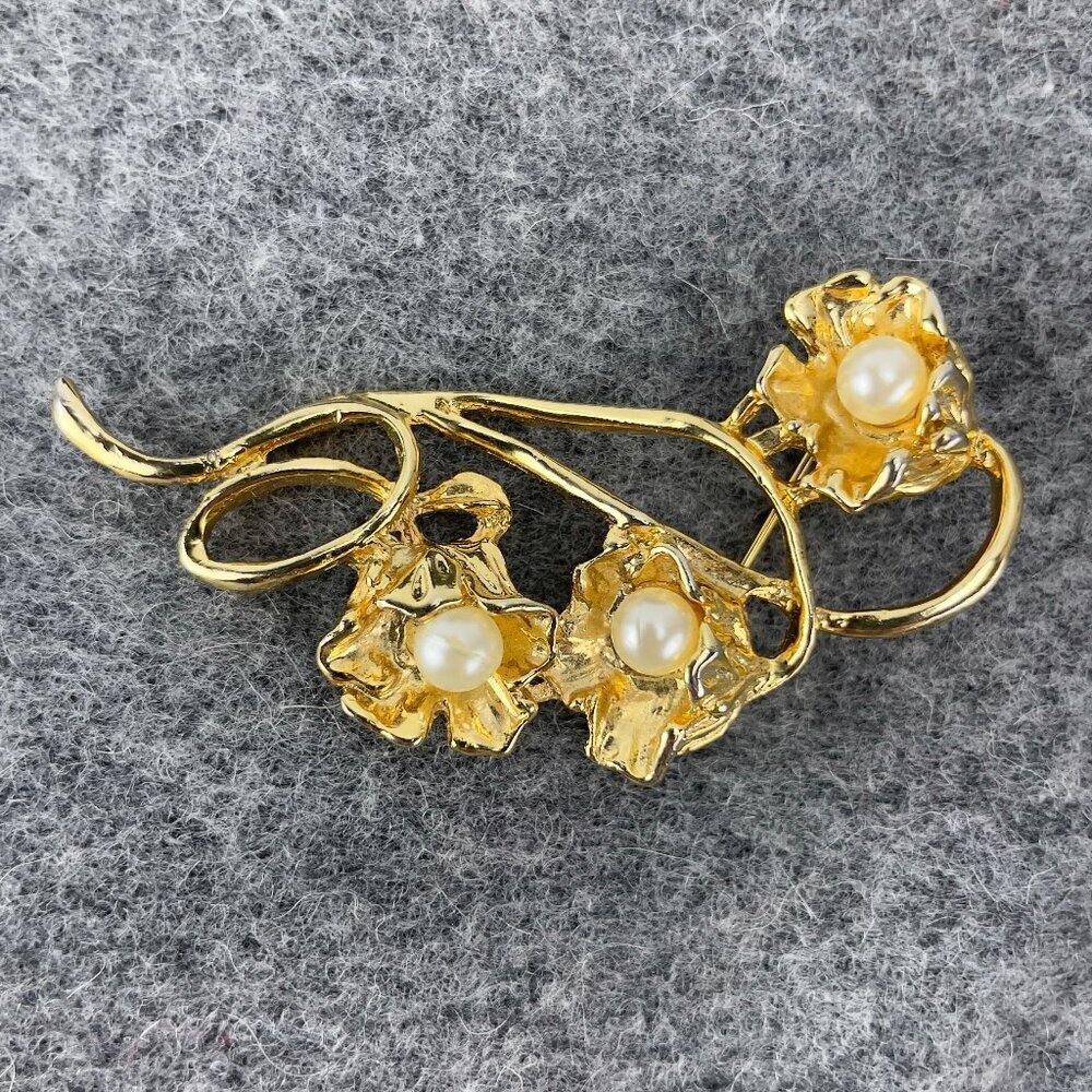 Vintage Regency Gold Flowers Brooch 3 faux Pearls Art Nouveau